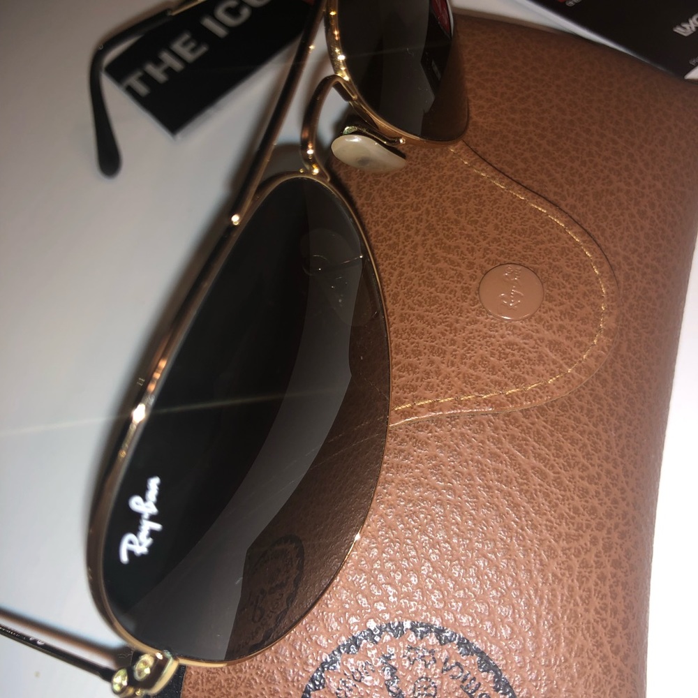 Ray-Ban RB3025 aviator large metal sunglasses.